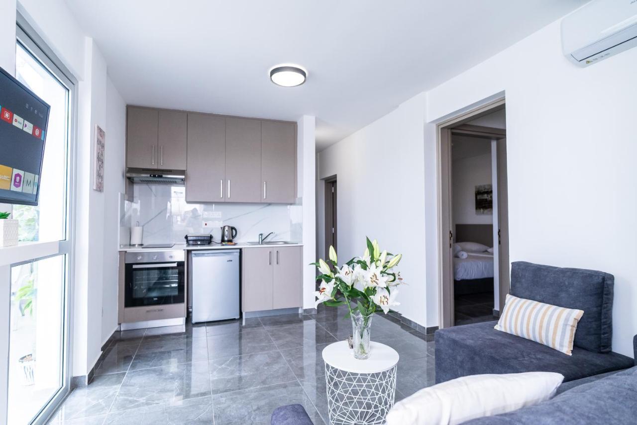 Spiros Luxury Apartments أيا نابا المظهر الخارجي الصورة
